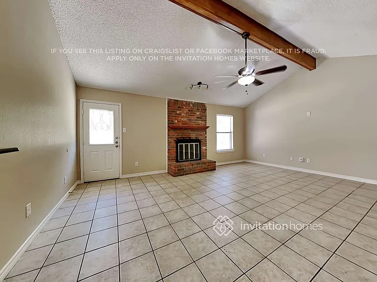 2512 Bayberry Ln — Photo 3
