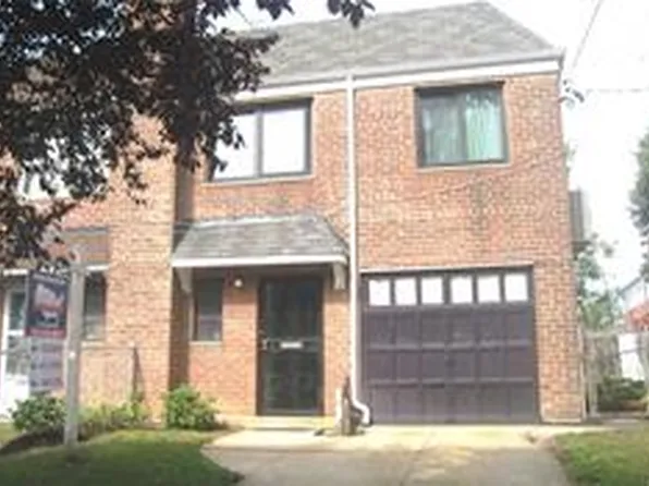 140-09 Oak Avenue image 1 of 14