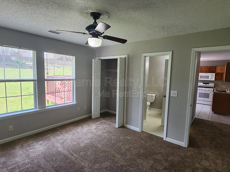 7336 Bramble Oak Dr — Photo 12