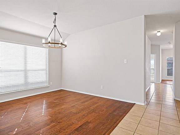4th image of 3310 Bear Creek Dr