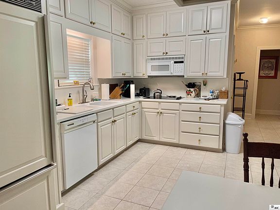 4th image of 3844 College St