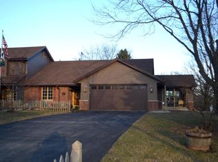 16435 Dane Ct E, Brookfield, WI 53005
