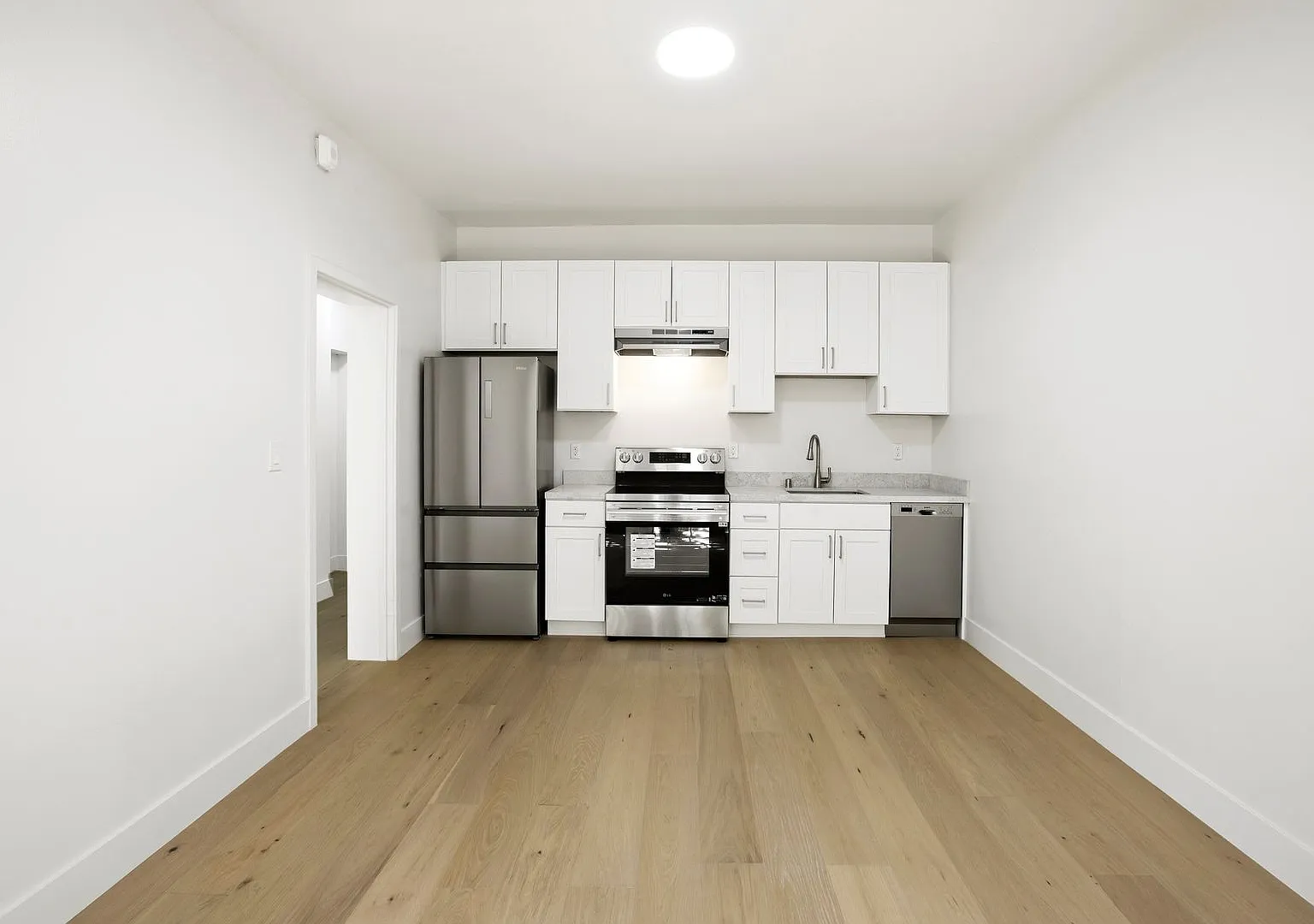 Newly Renovated Haight Ashbury One Bedroom! — Photo 2