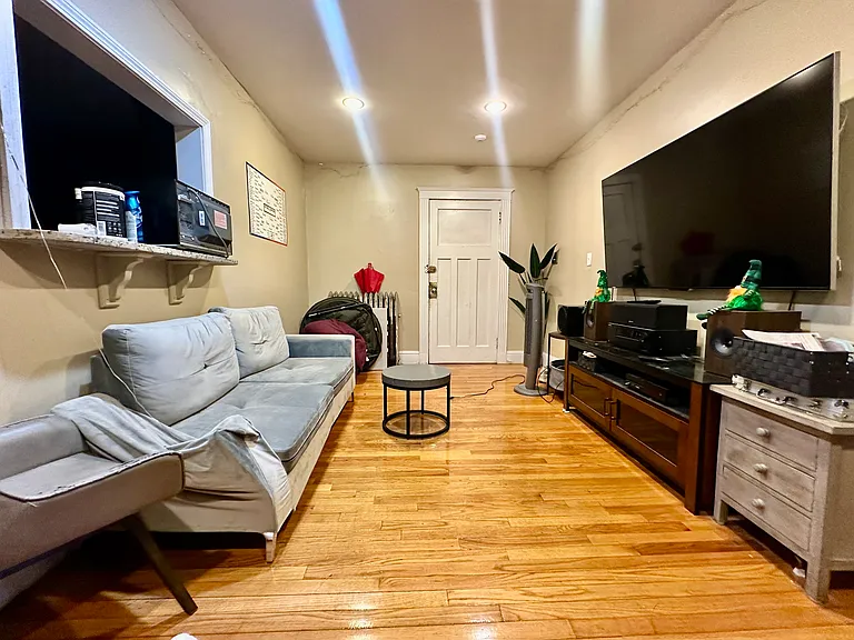 76 Egmont St #1 — Photo 2