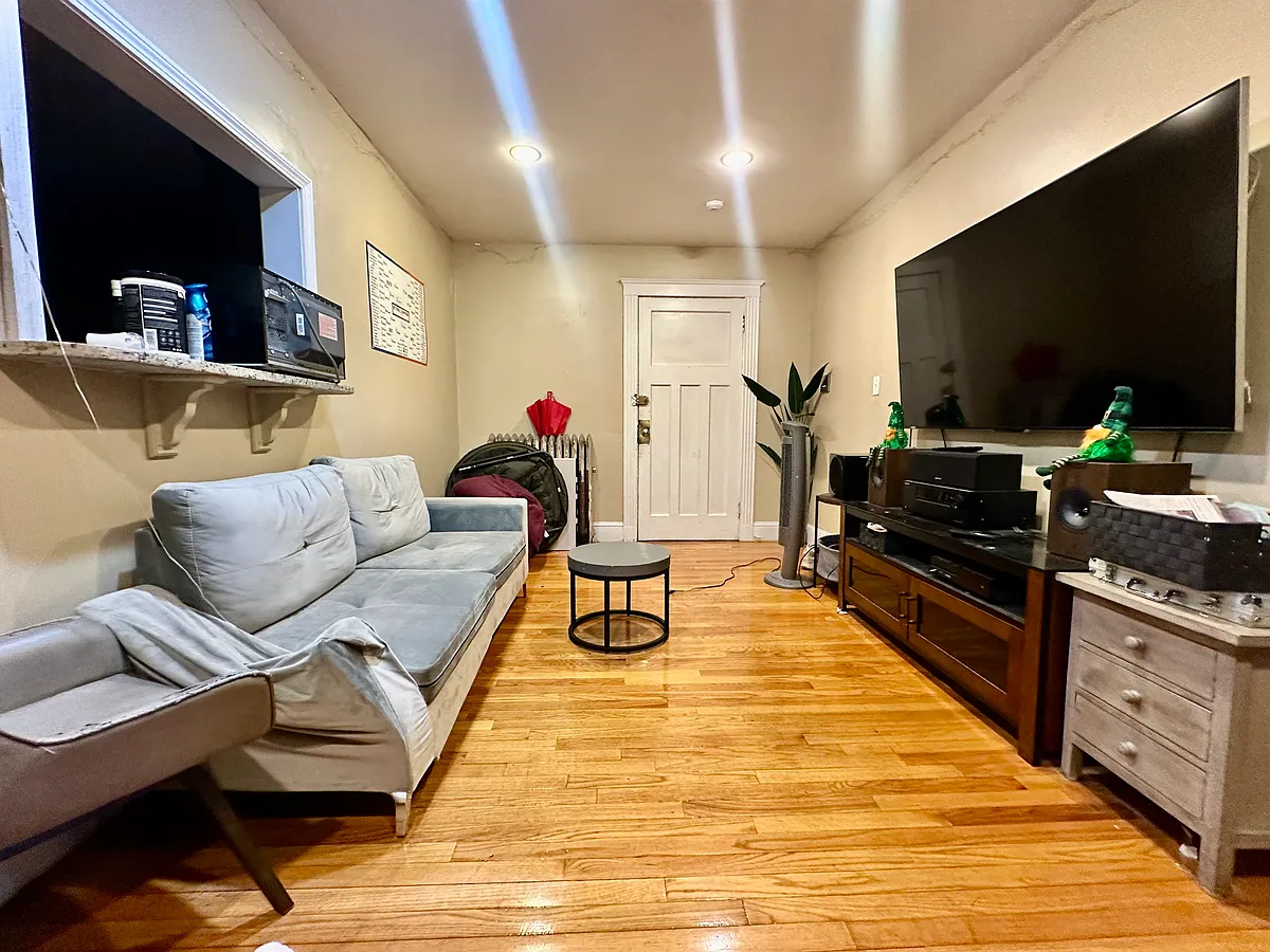 Building Photo - 76 Egmont St #1