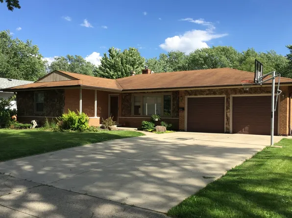 241 Clearmont Dr, Elk Grove Village, IL 60007