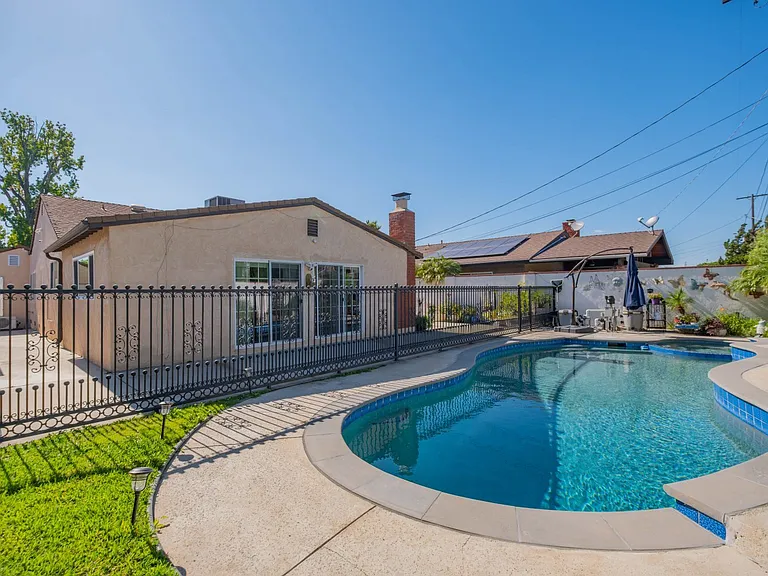 8538 Remick Ave — Photo 24