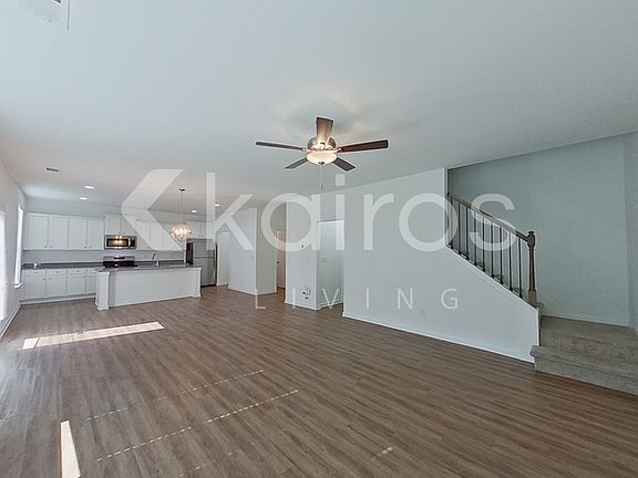 4th image of 306 Silver Maple Ln