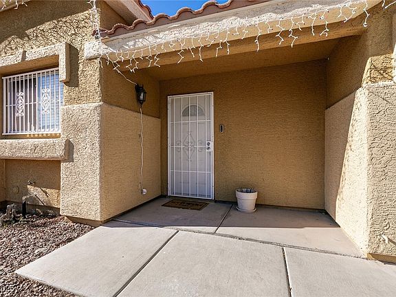 3rd image of 2535 River Oaks Dr