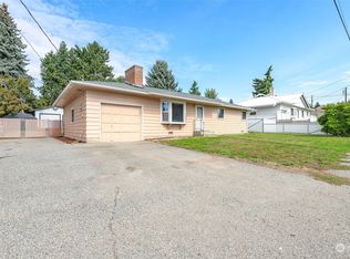 1585 1st St SE, East Wenatchee, WA