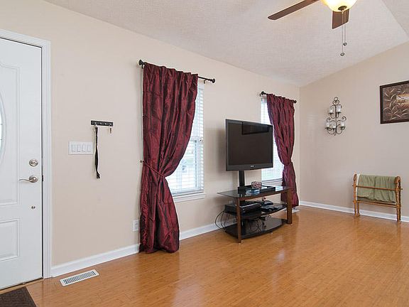 4th image of 591 Bobwhite Dr