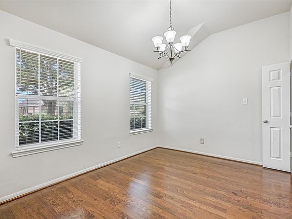 5th image of 318 Lake Line Dr