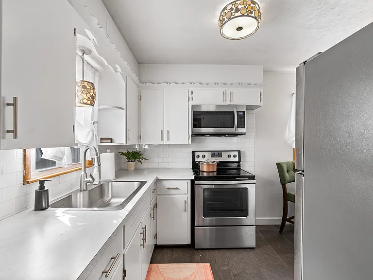 153 Thorlone Ave — Photo 8