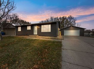 5916 W Elder Dr, Sioux Falls, SD 57106