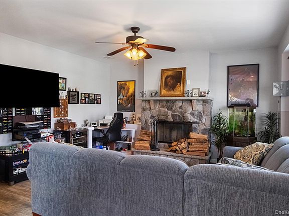 5th image of 42 Rebecca Drive
