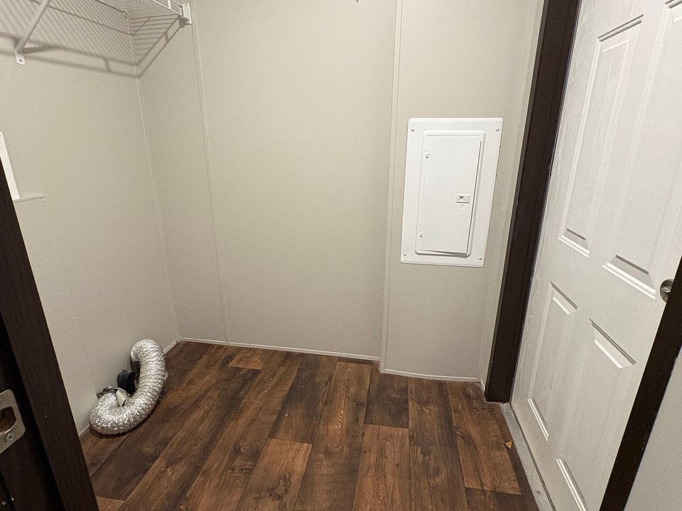 Utility Room Washer/Dryer hookups