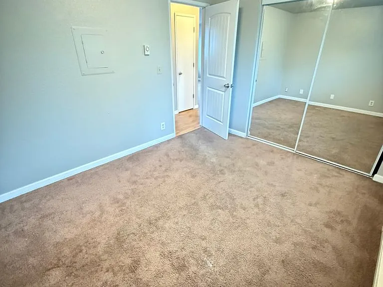 177 W C St #6 — Photo 18