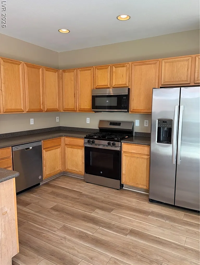 3 bed, 2.5 bath, 1920 sqft, $1,795 — Photo 3