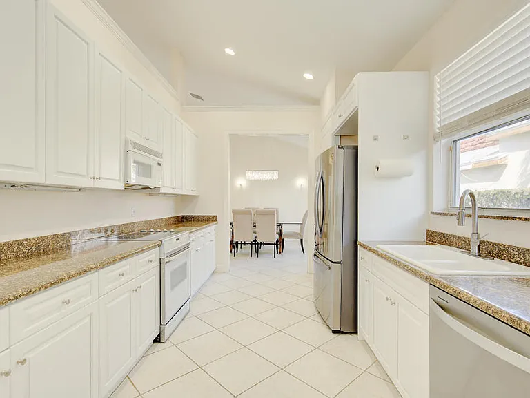 6646 Oakmont Way — Photo 14