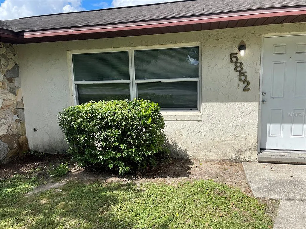 2 bed, 1.0 bath, 921 sqft, $1,095 — Photo 1