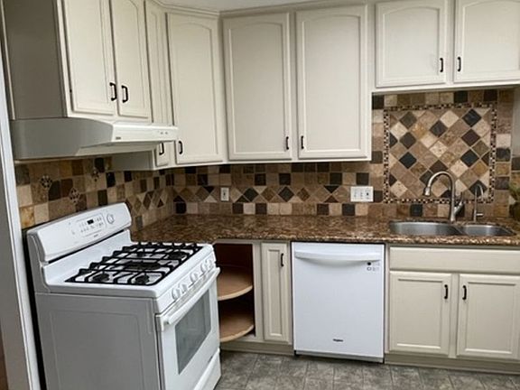5th image of 3851 Paula St