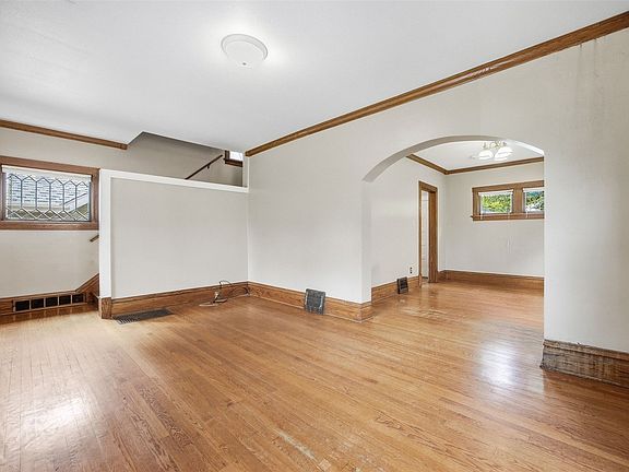 4th image of 1830 6th Ave SE