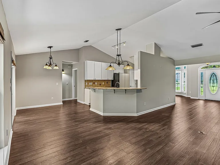 6326 Glasgow Dr — Photo 15