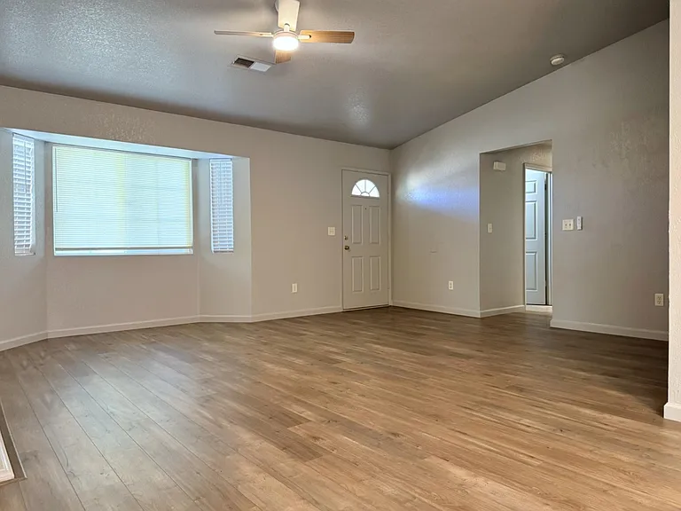520 Saint Teresa Ct — Photo 3