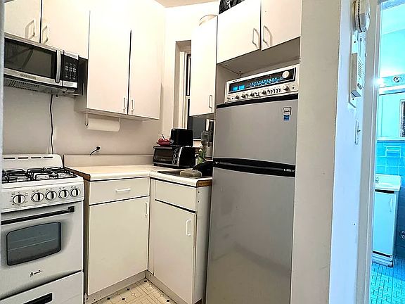 4th image of 519 E 81st St APT 2B