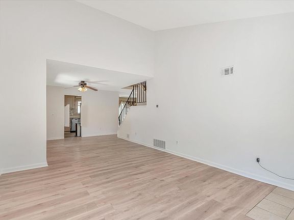 4th image of 490 Lanfair Cir