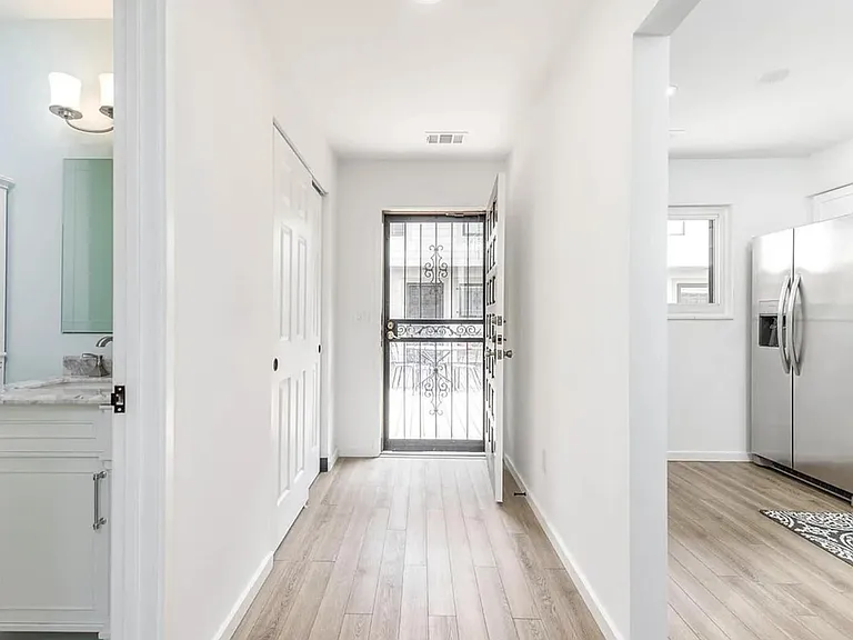 929 N Washington St #4 — Photo 7