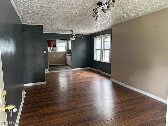 3rd image of 573 E Philadelphia Ave