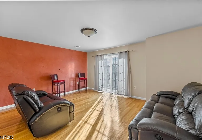 23 Chester Ave #2 — Photo 2
