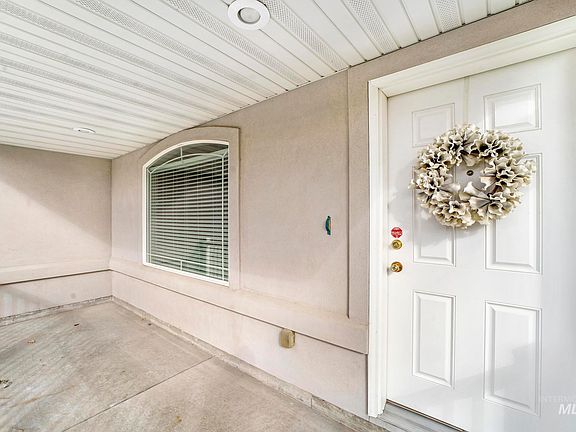 4th image of 426 Canyon Crest Dr W