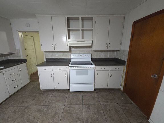 5th image of 831 Grant Ave