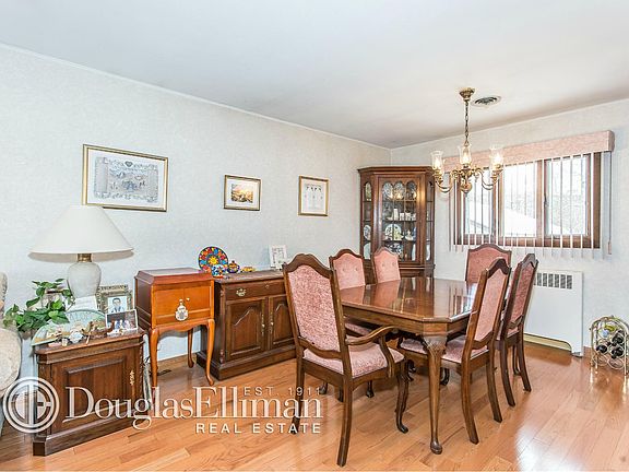 5th image of 690 Hewlett St