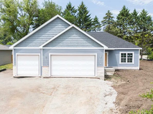 442 Village Ln, Ripon, WI 54971