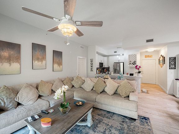 4th image of 804 E Windward Way #107
