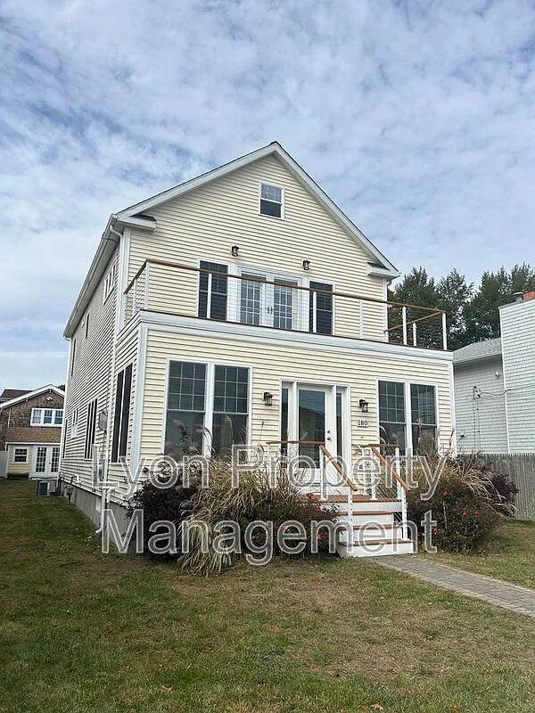 3 bed, 2.5 bath, $3,750 — Photo 1