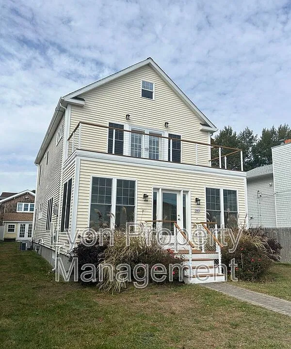 180 Sauga Ave