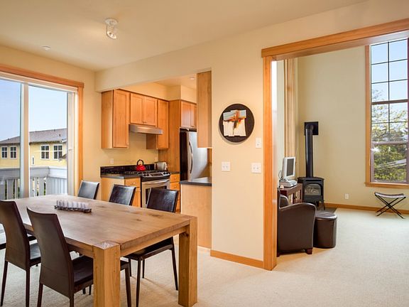 4th image of 115 Hall Brothers Loop Unit 208