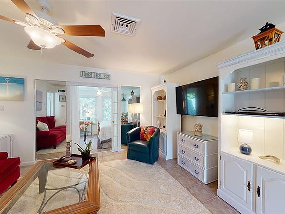 4th image of 312 Periwinkle Way Unit 8