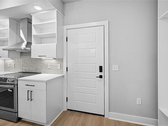 2nd image of 3319 SE Mp Pkwy #204