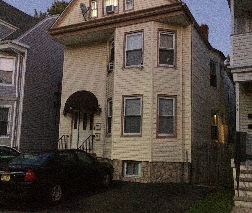 1st image of 176 N 16th St #2