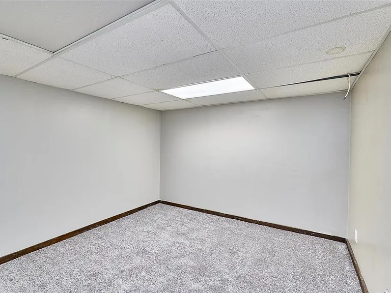 389 Messina Dr — Photo 16