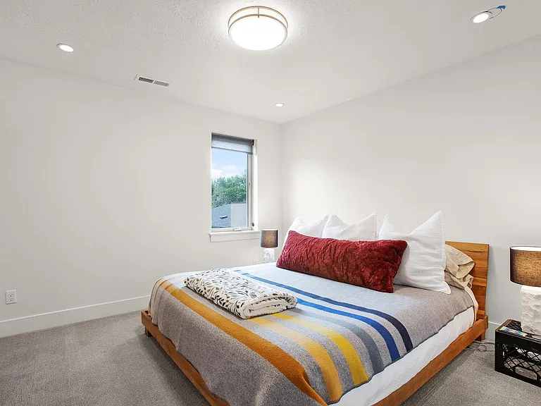 2548 E Warm Springs Ave — Photo 39