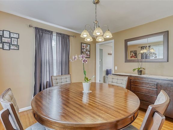4th image of 49 Long Meadow Dr