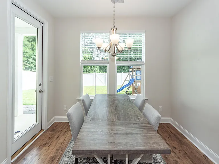 121 Hawthorne Landing Dr — Photo 16