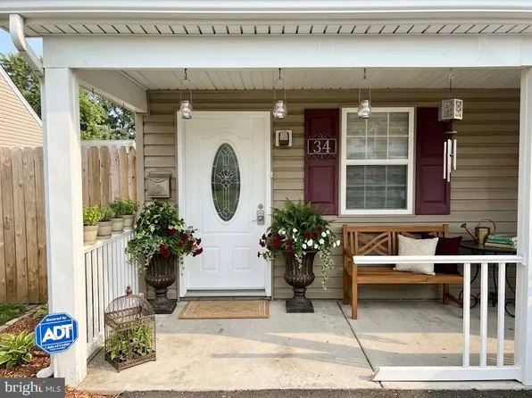 34 Ring Ln, Levittown, PA 19055