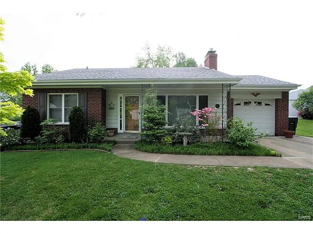 1160 Pembroke Dr photo 1